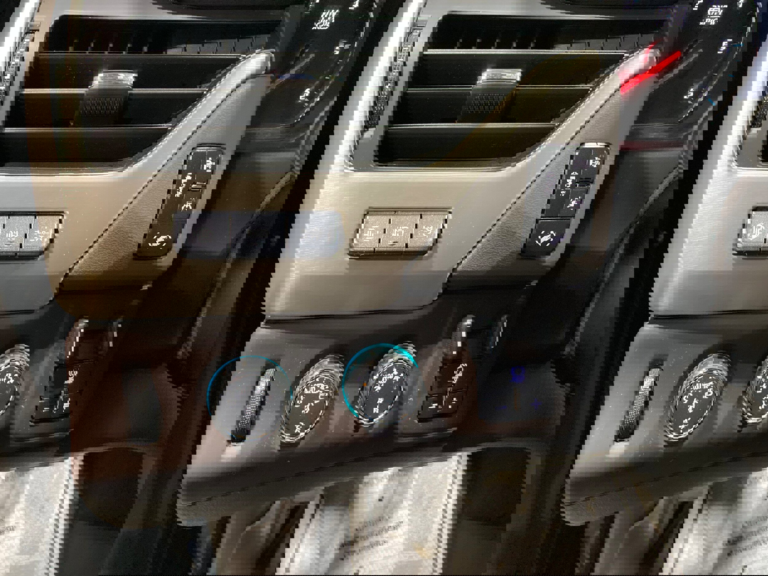 Used 2017 GMC Yukon XL Denali w/ Open Road Package image 29