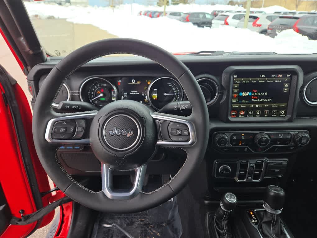 Used 2023 Jeep Wrangler Unlimited Sahara w/ Cold Weather Group AWD/4WD image 17