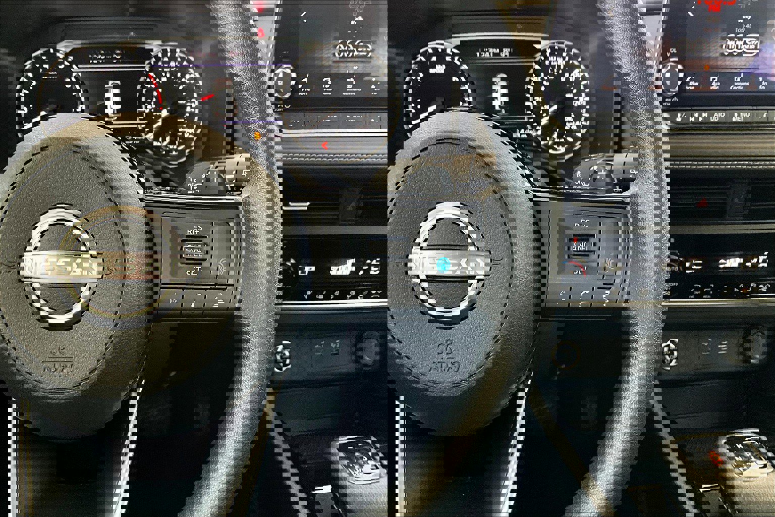 Used 2023 Nissan Rogue SV image 12