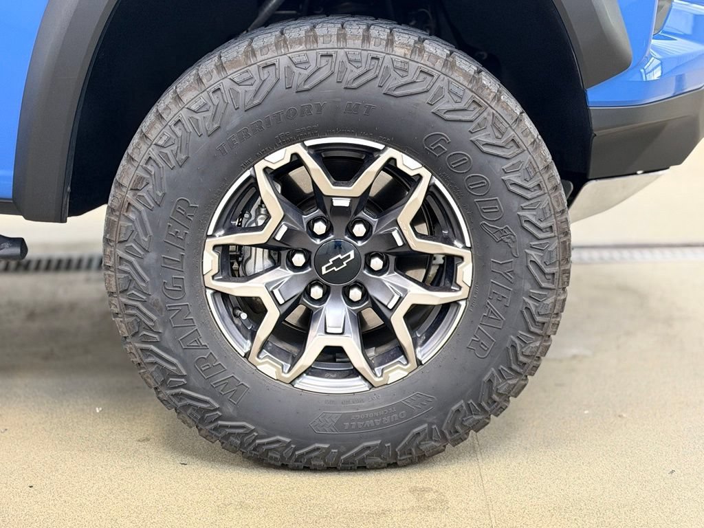 Used 2025 Chevrolet Colorado ZR2 w/ Technology Package AWD/4WD image 4