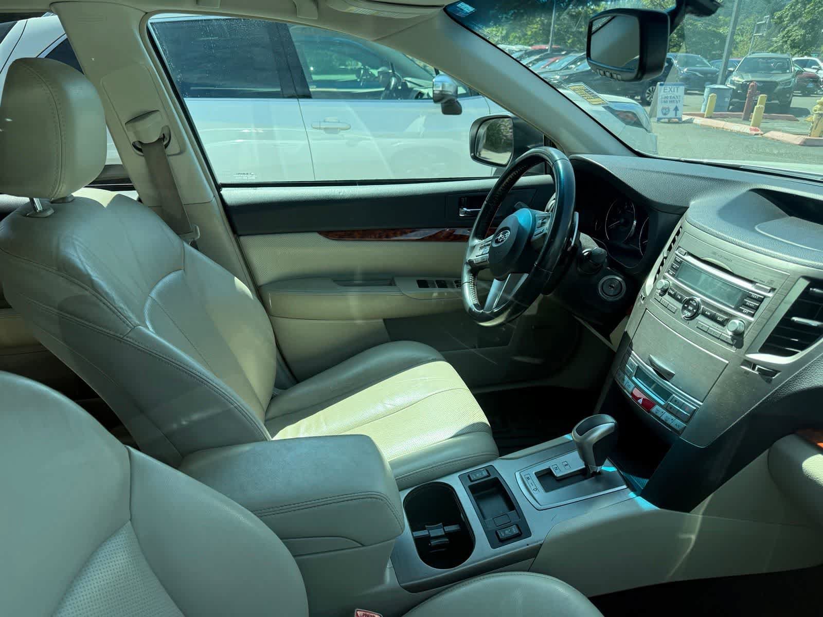 Used 2011 Subaru Outback 2.5i Limited w/ PWR Moonroof Pkg AWD/4WD image 6