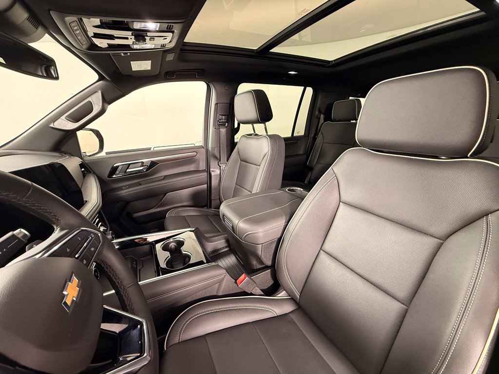 Used 2026 Chevrolet Suburban Premier w/ Sun And Tow Package AWD/4WD image 43