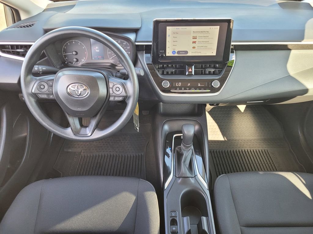Used 2025 Toyota Corolla LE image 7
