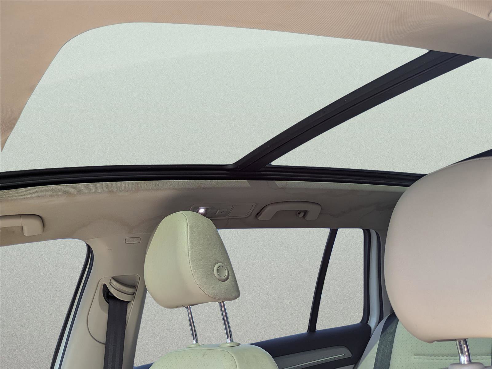 Used 2016 Volkswagen Golf SE w/ Lighting Package image 11