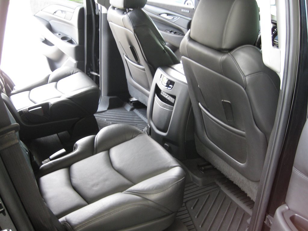 Used 2019 Cadillac Escalade Premium Luxury w/ Escalade Sport Edition image 39
