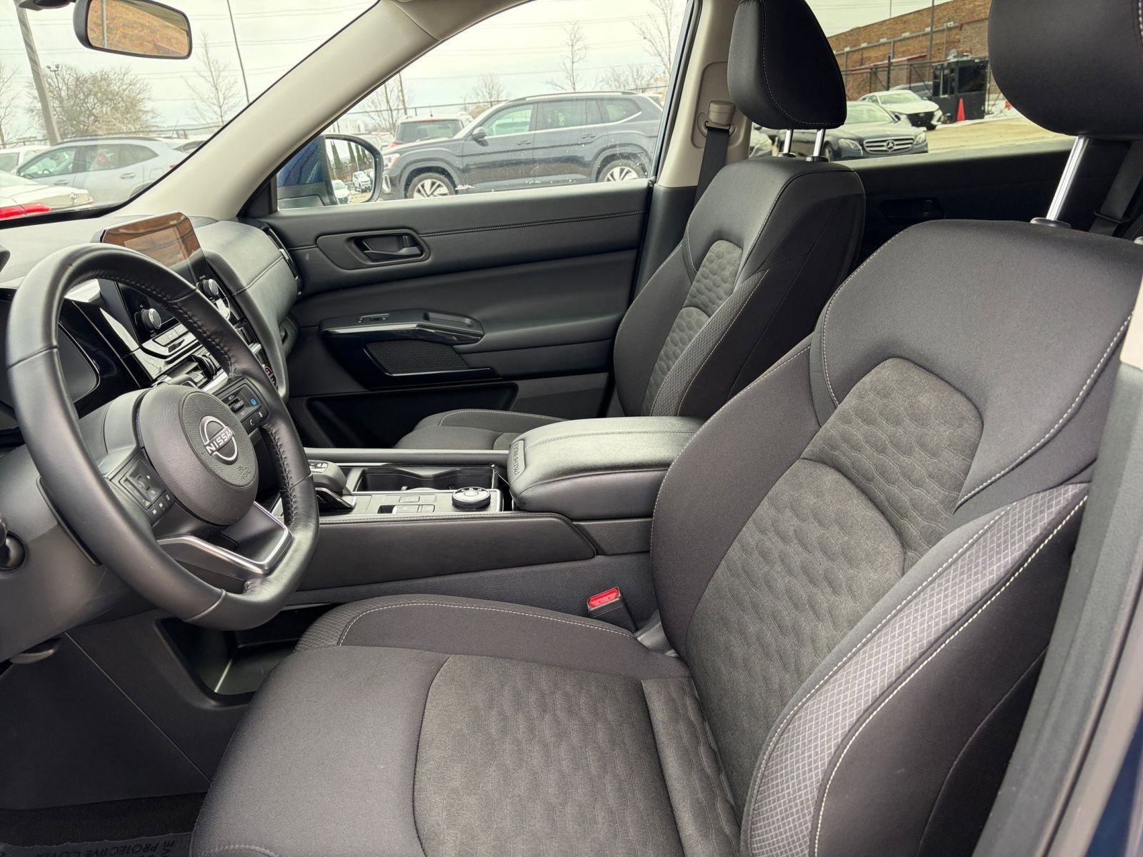 Used 2025 Nissan Pathfinder SV image 28