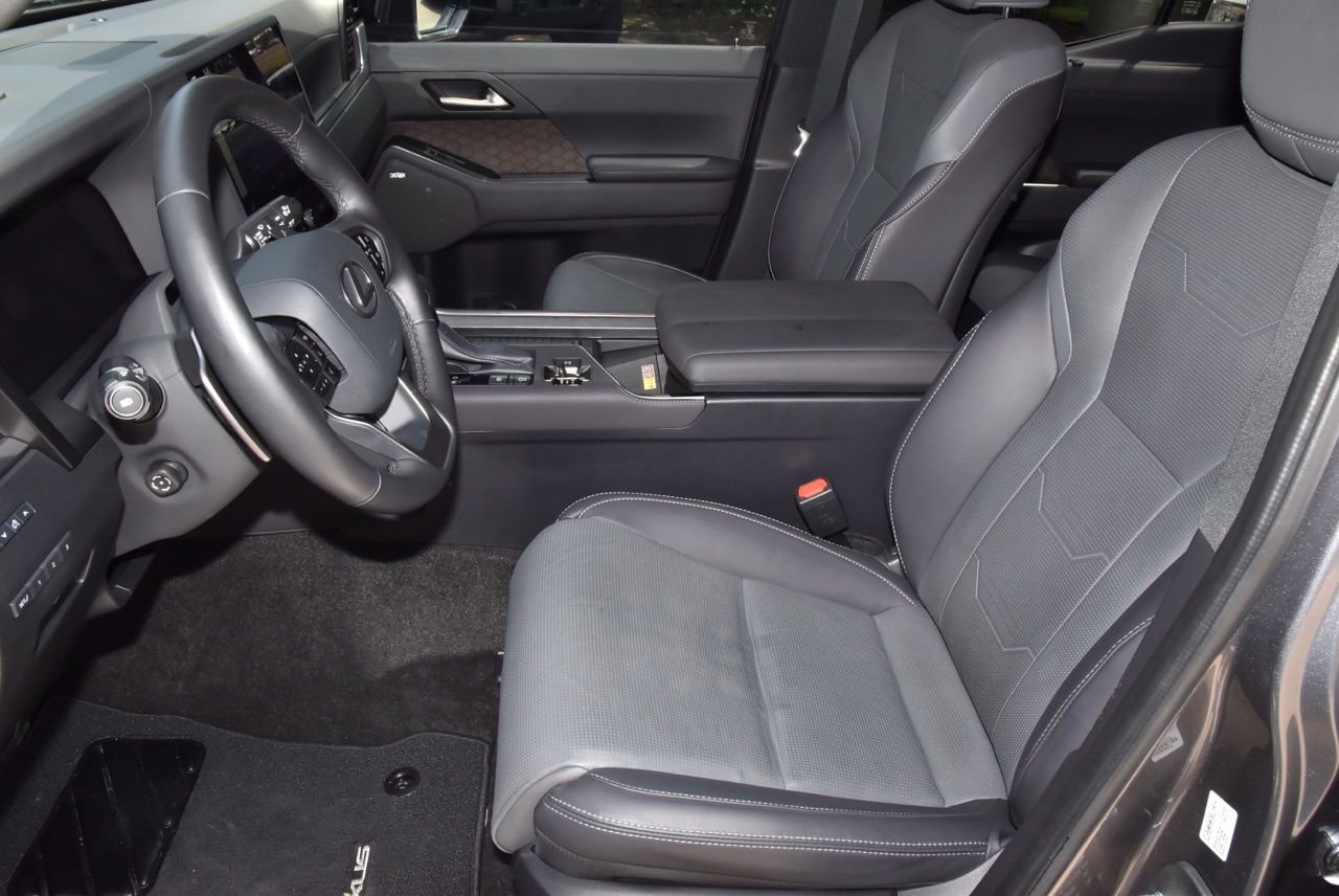 Used 2024 Lexus GX 550 w/ Accessory Package (Z1) AWD/4WD image 13