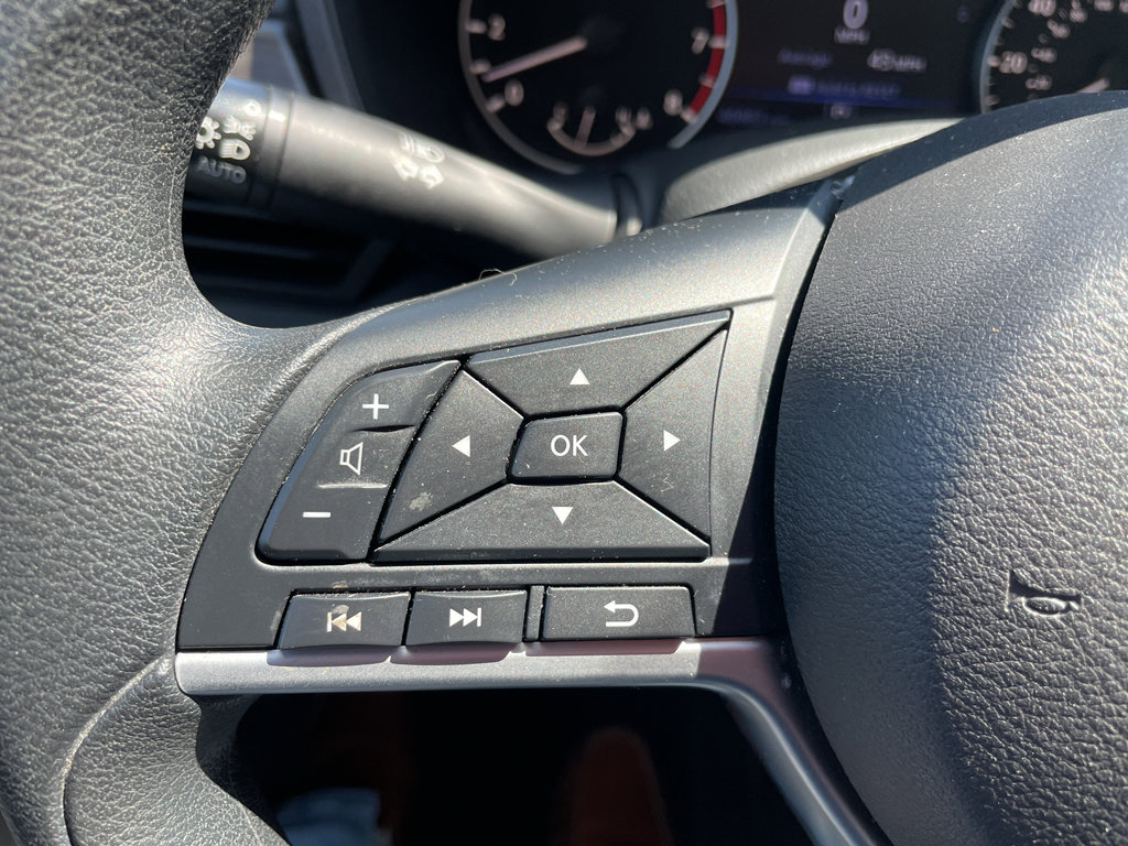 Used 2025 Nissan Altima 2.5 SV FWD image 13