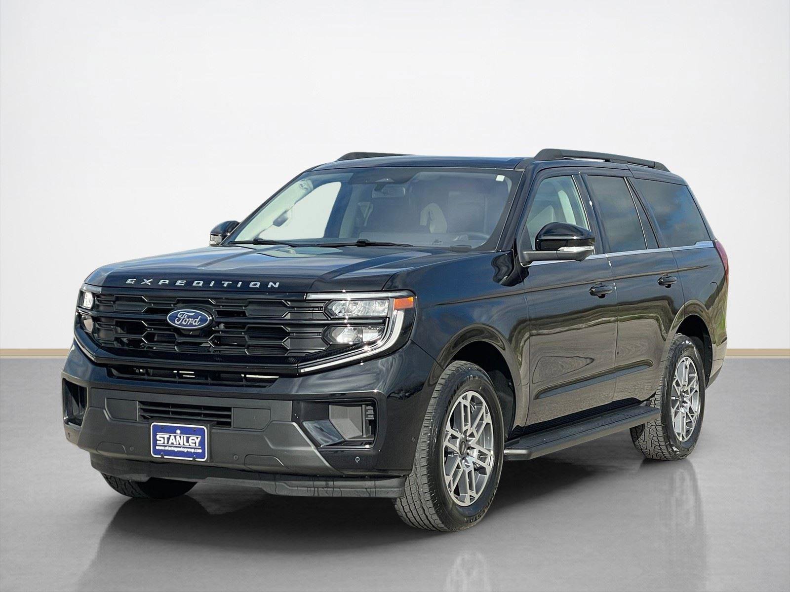 Used 2025 Ford Expedition Active AWD/4WD image 3