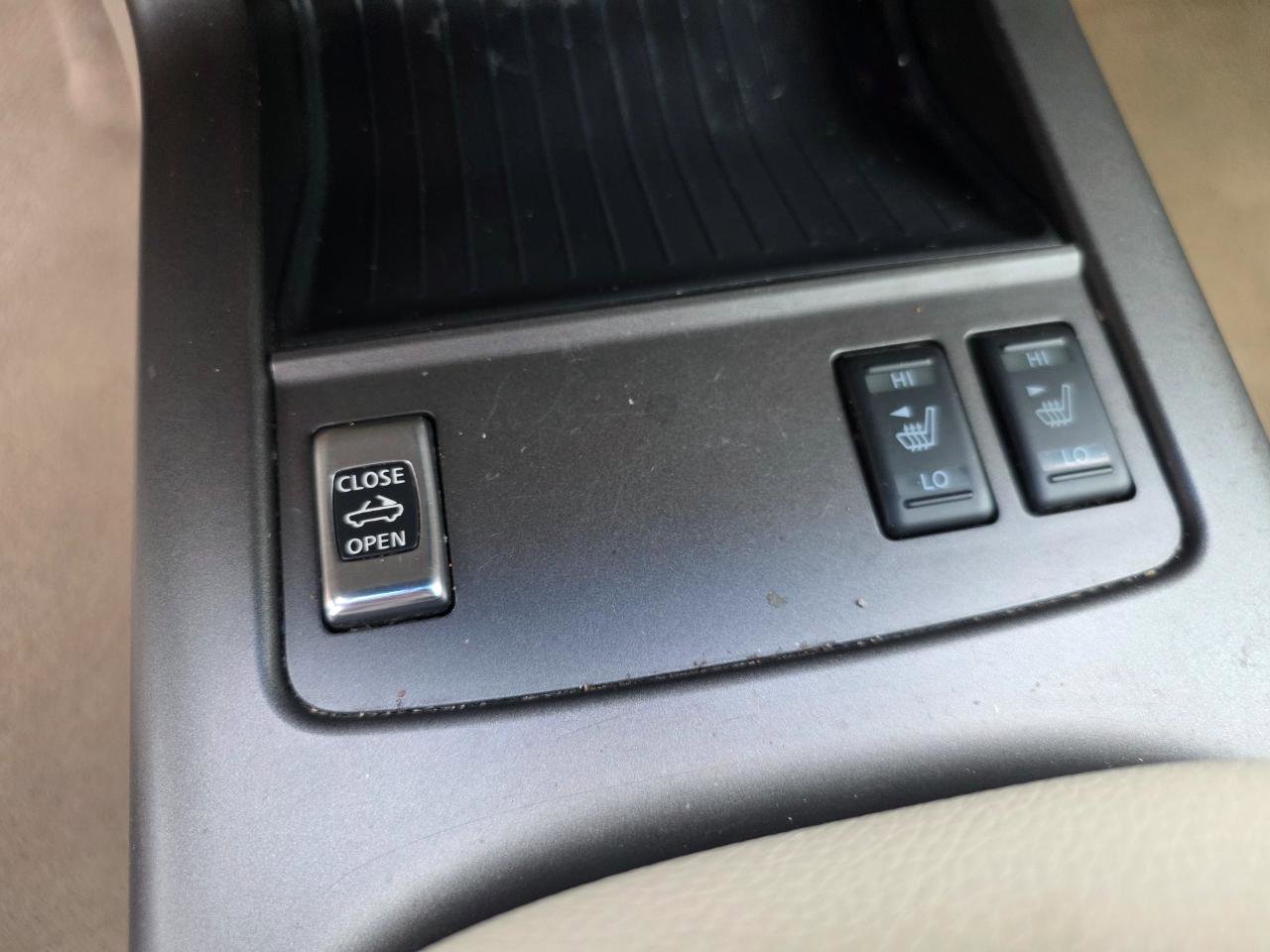 Used 2014 Nissan Murano CrossCabriolet w/ Navigation Package image 19