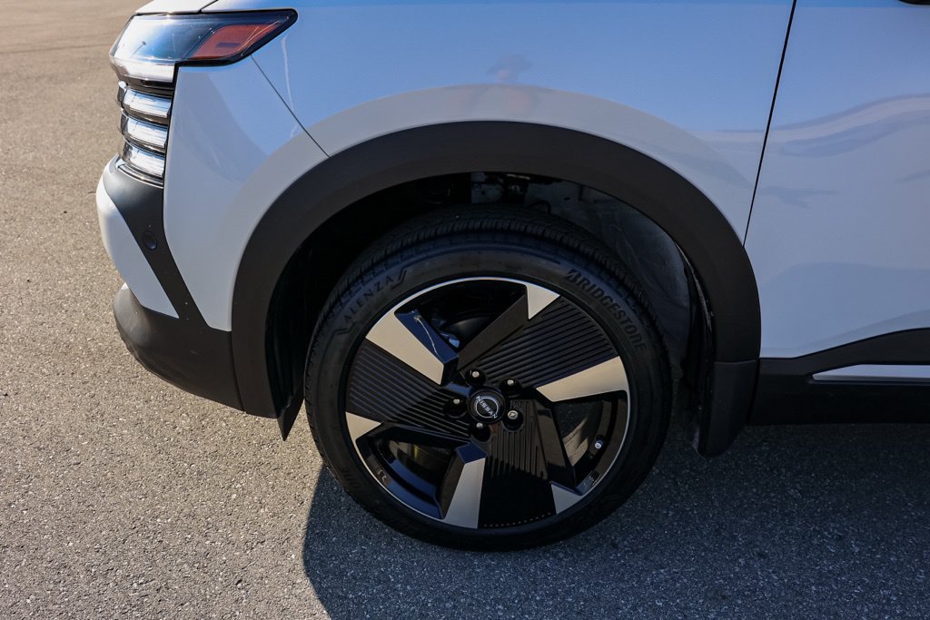 New 2026 Nissan Kicks SR FWD image 12