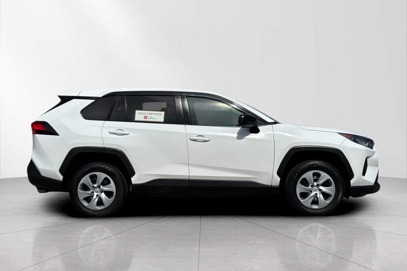 Used 2022 Toyota RAV4 LE image 3