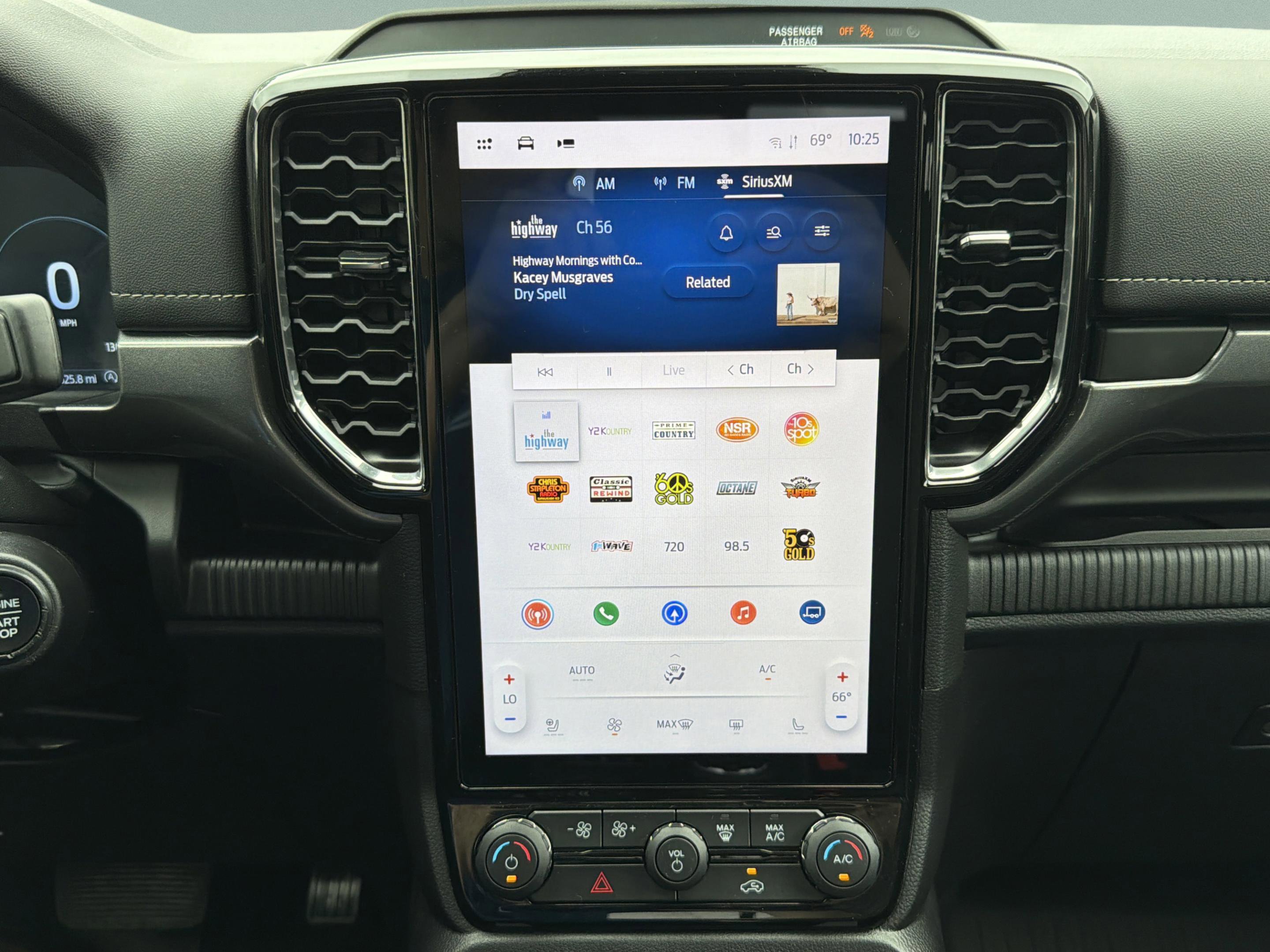 Used 2024 Ford Ranger Lariat w/ FX4 Off-Road Package image 17