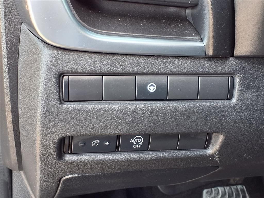 Used 2023 Nissan Rogue SV AWD/4WD image 6
