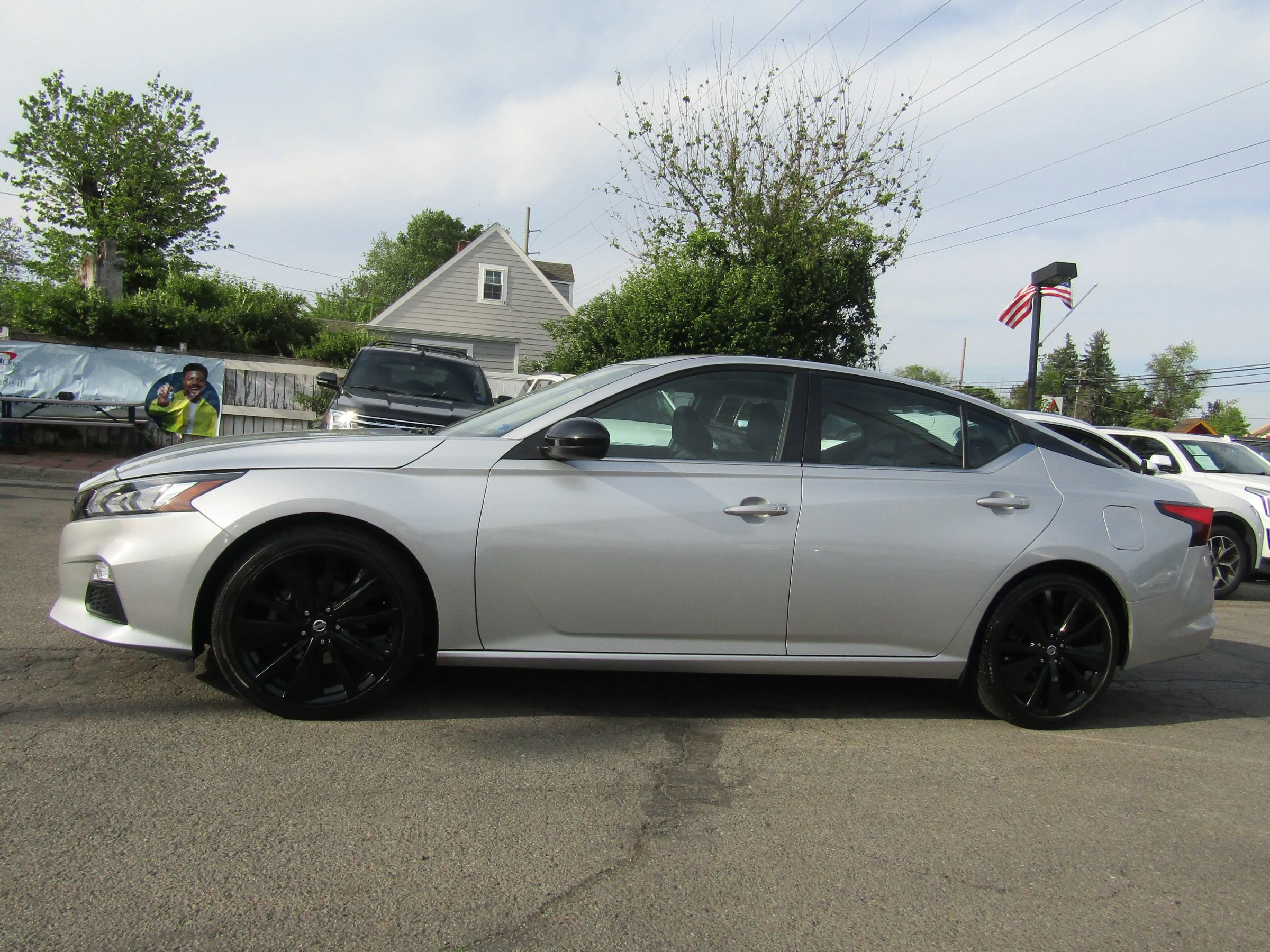 Used 2019 Nissan Altima 2.5 SR FWD image 4