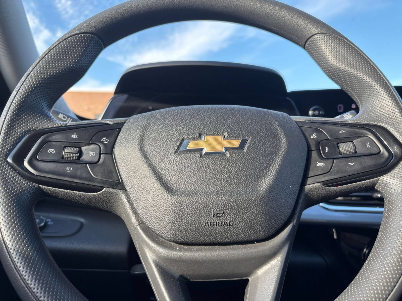 Used 2025 Chevrolet Trax LT FWD image 26