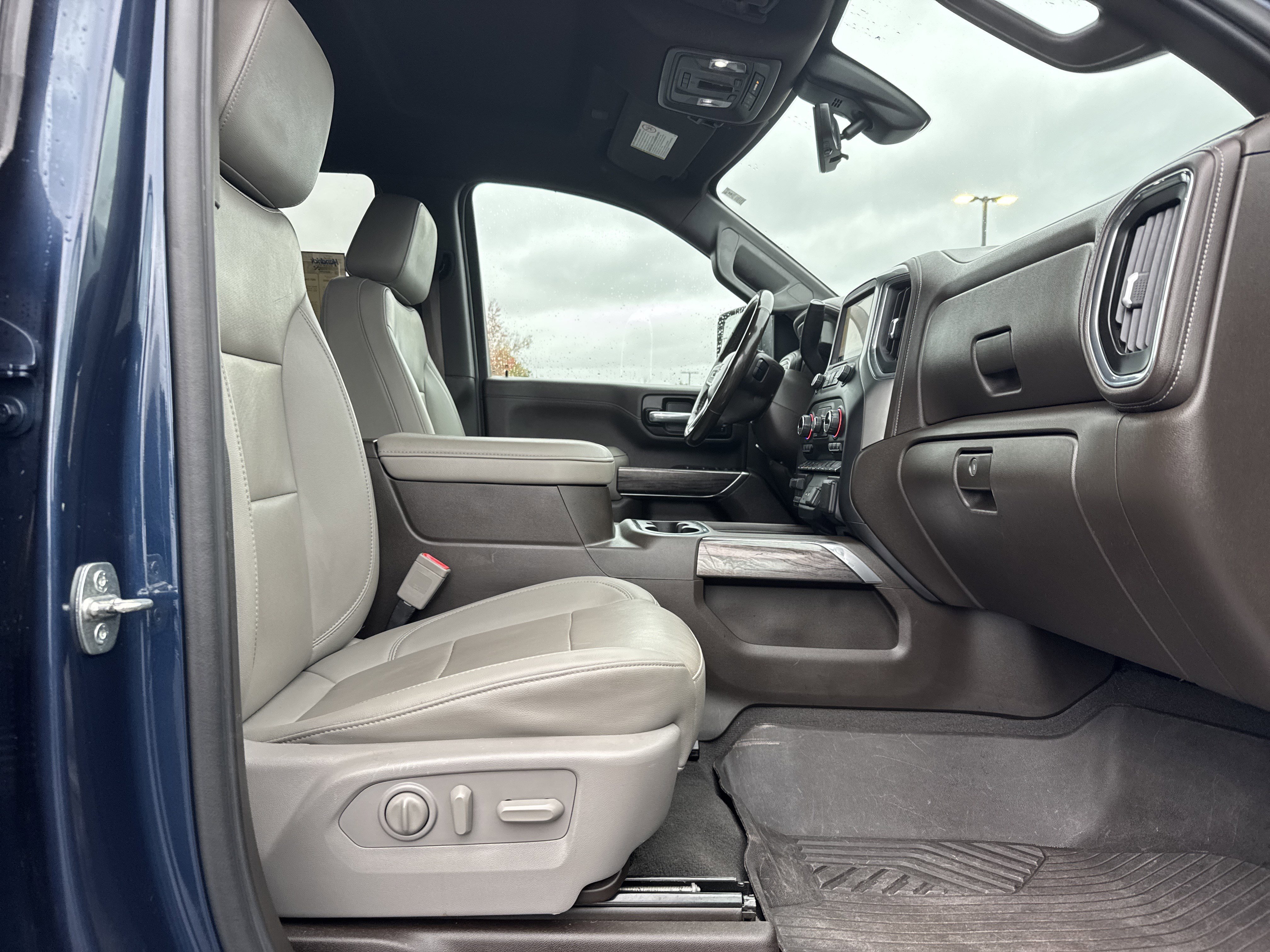 Used 2021 Chevrolet Silverado 3500 LTZ w/ LTZ Premium Package image 31