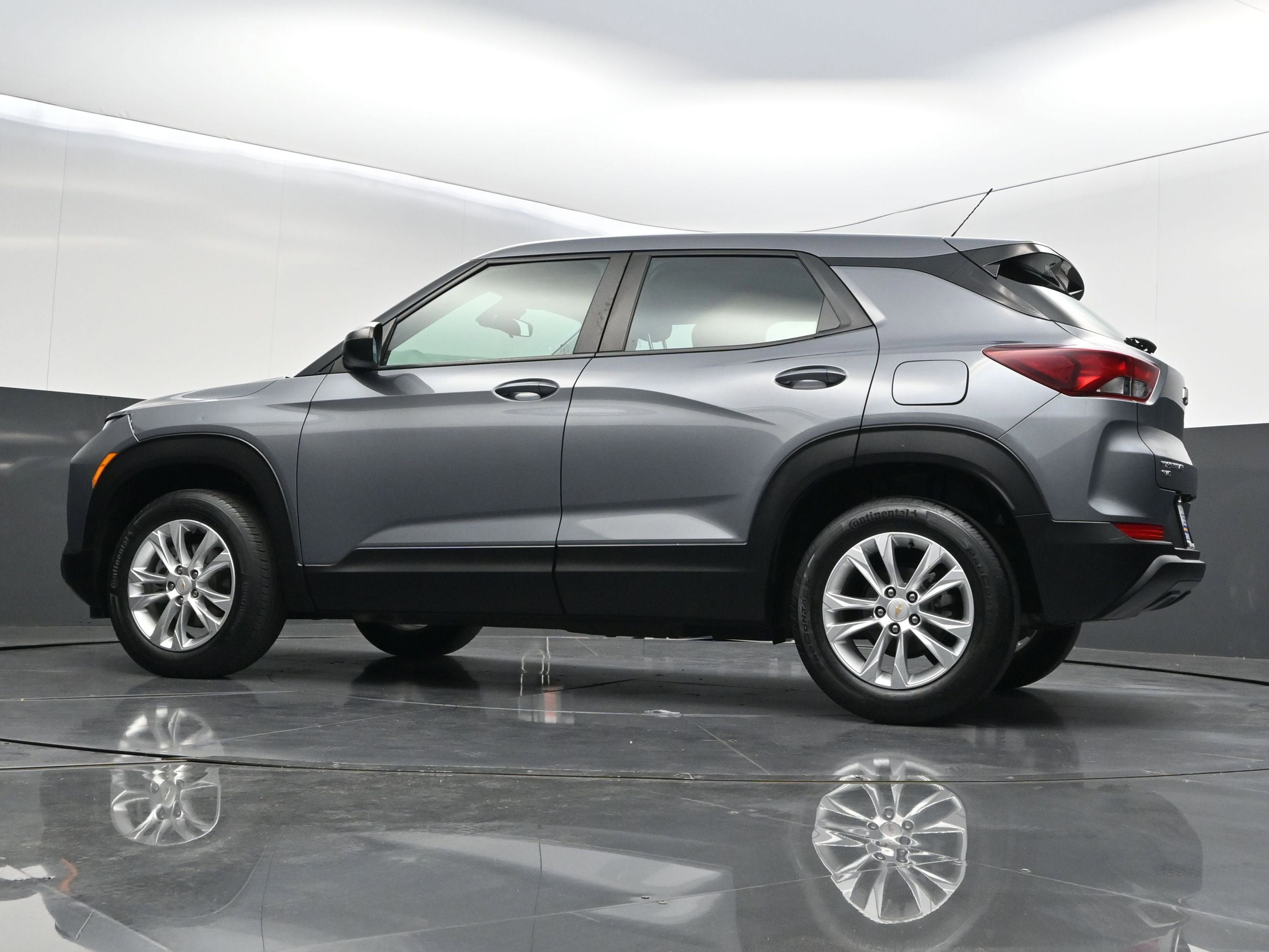 Used 2022 Chevrolet TrailBlazer LS w/ LPO, Blackout Package AWD/4WD image 35