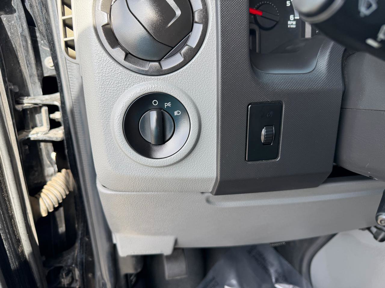 Used 2014 Ford E-150 and Econoline 150 w/ Power Group image 13