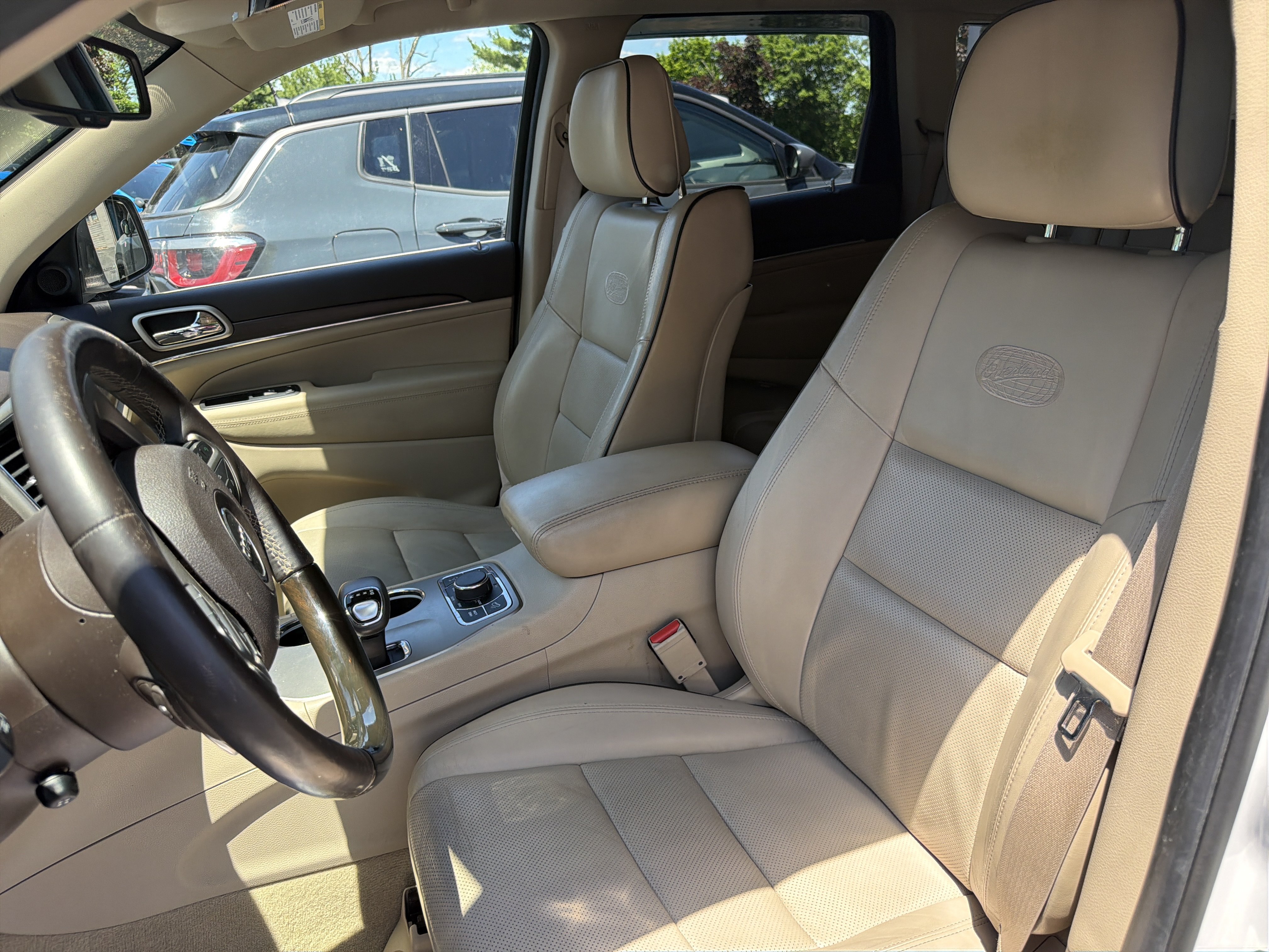 Used 2015 Jeep Grand Cherokee Overland w/ Advanced Technology Group AWD/4WD image 16