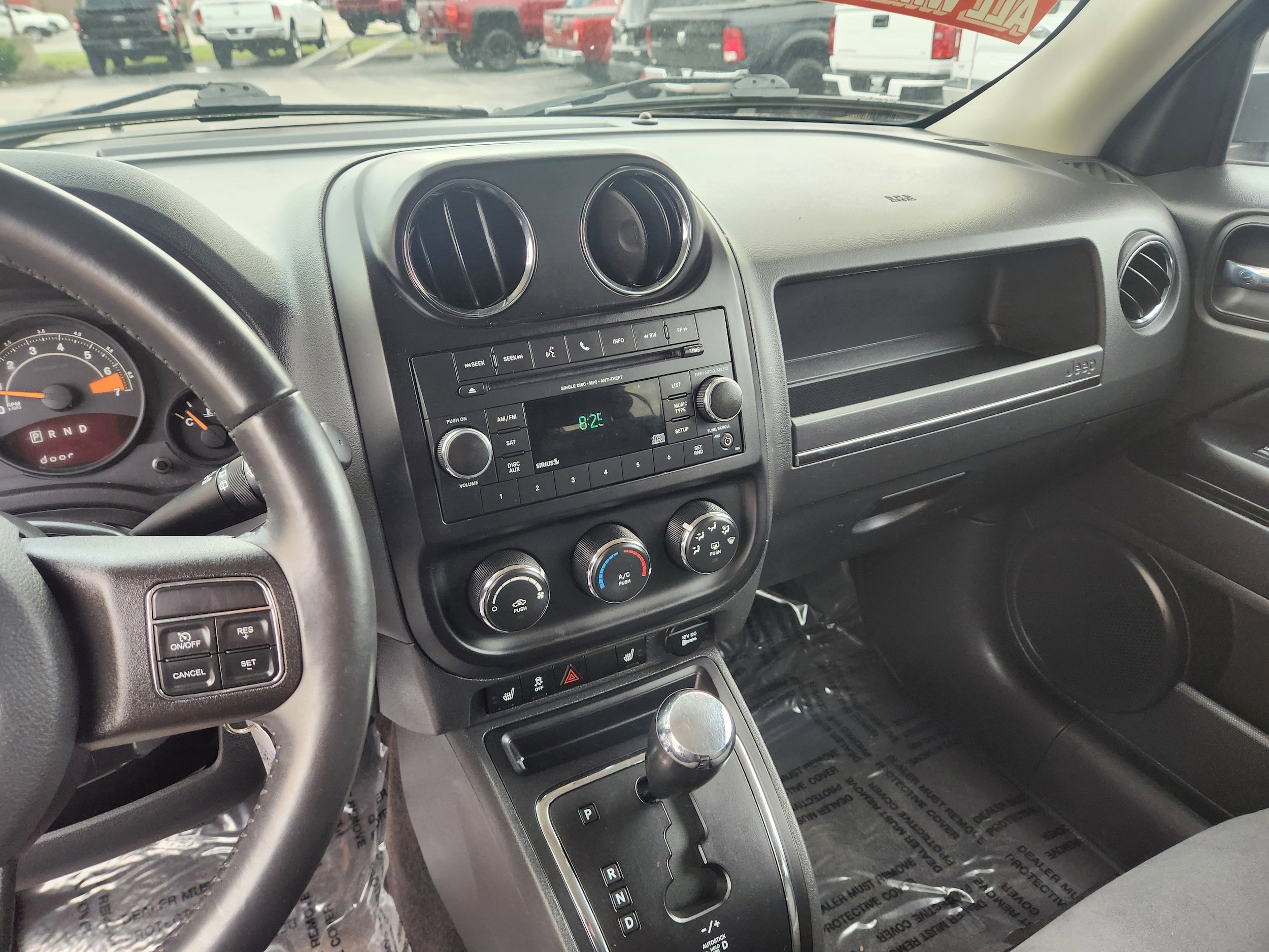 Used 2017 Jeep Patriot Latitude AWD/4WD image 7
