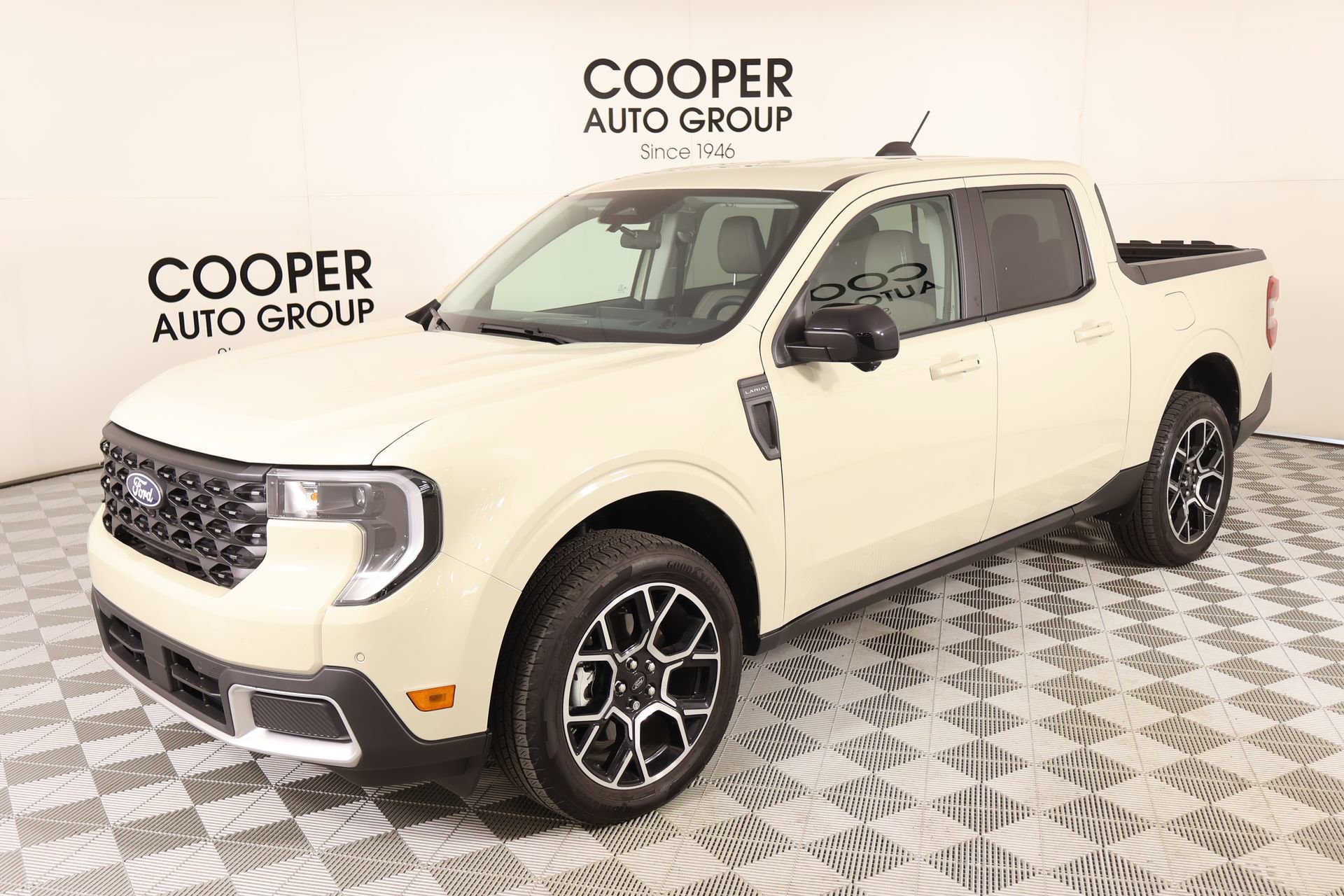 Used 2025 Ford Maverick Lariat w/ 4K Tow Package image 11