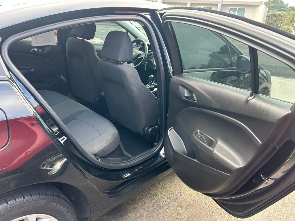 Used 2019 Chevrolet Cruze LS w/ LS Convenience Package FWD image 24