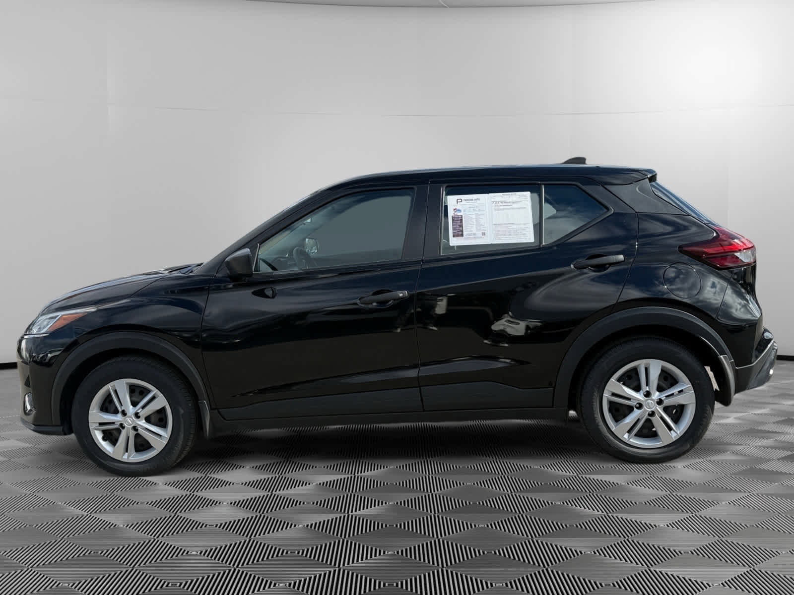 Used 2021 Nissan Kicks S image 2