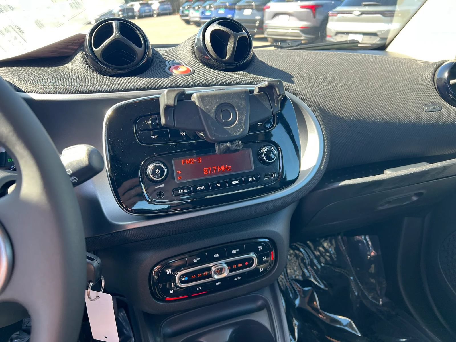 Used 2018 smart fortwo electric drive RWD image 19