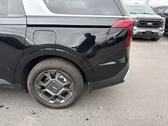 Used 2025 Kia Carnival EX image 6