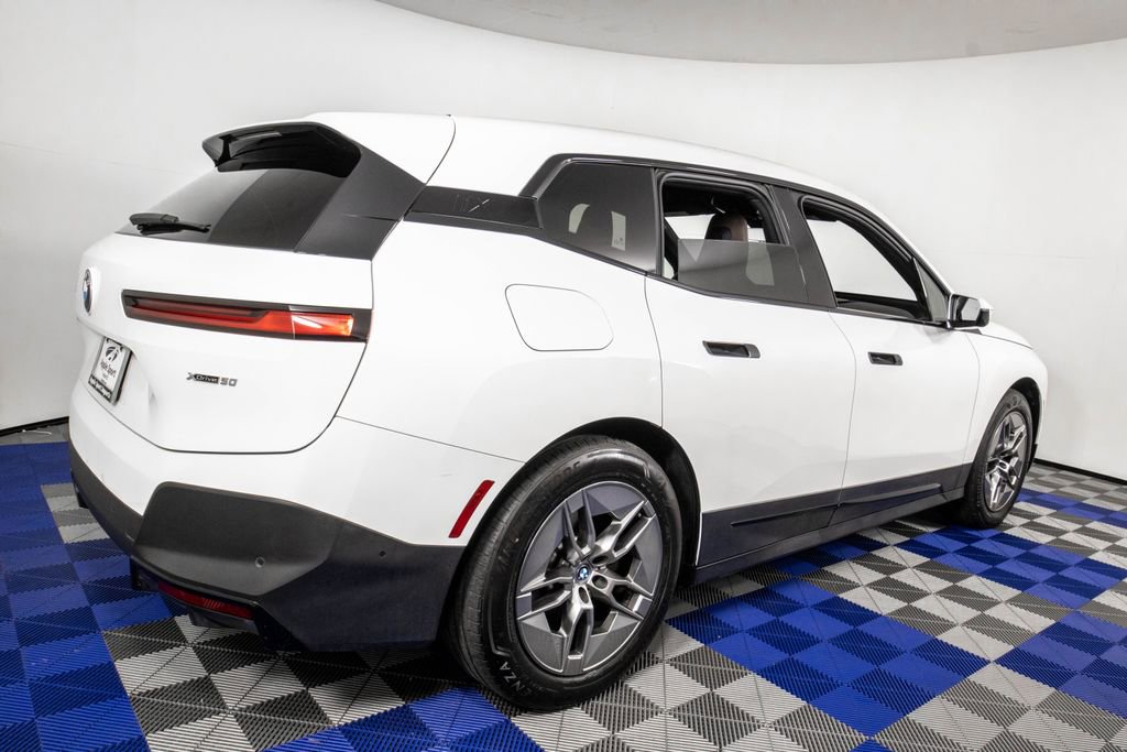 Used 2022 BMW iX xDrive50 w/ Premium Package image 5