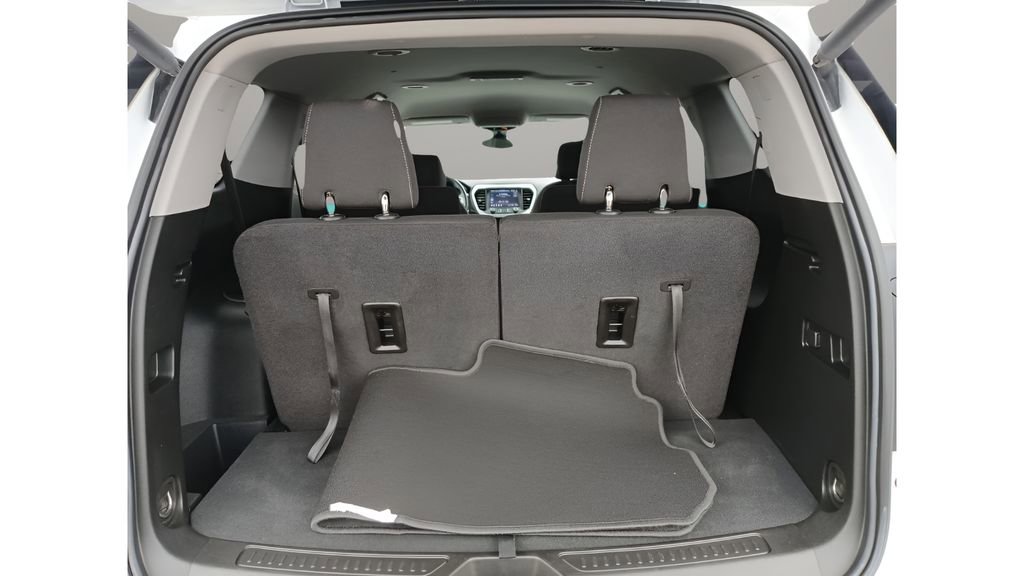Used 2023 GMC Acadia SLE w/ Driver Convenience Package image 13