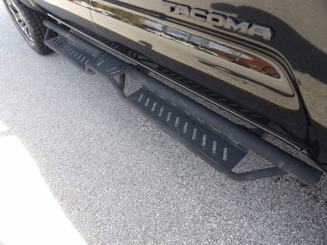 Used 2023 Toyota Tacoma TRD Off-Road w/ Technology Package image 17