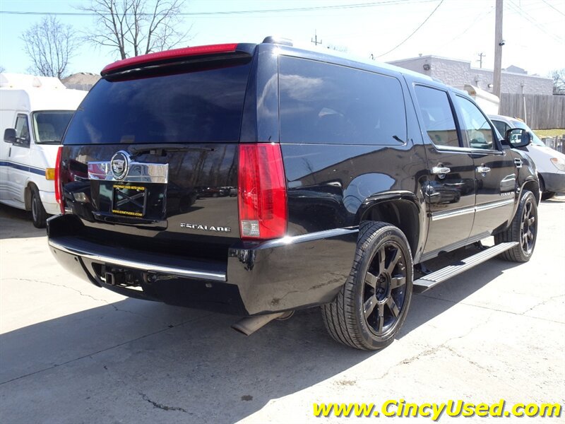Used 2012 Cadillac Escalade ESV Luxury AWD/4WD image 6