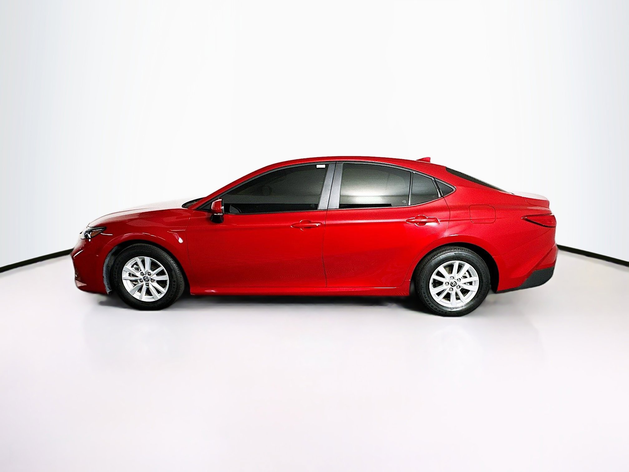 Used 2025 Toyota Camry LE FWD image 4