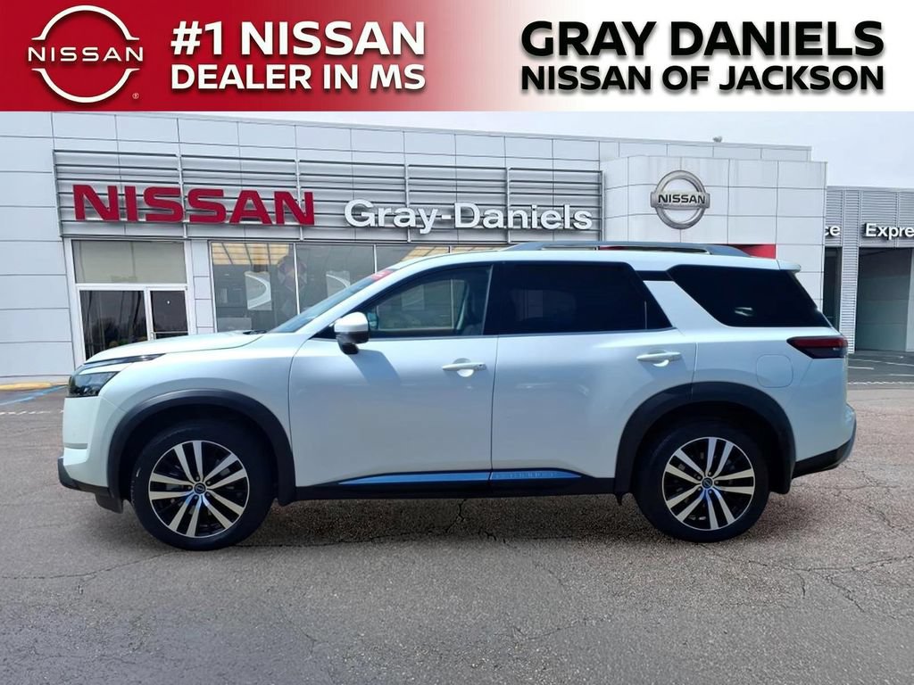 Certified 2025 Nissan Pathfinder Platinum w/ Cargo Package FWD image 5