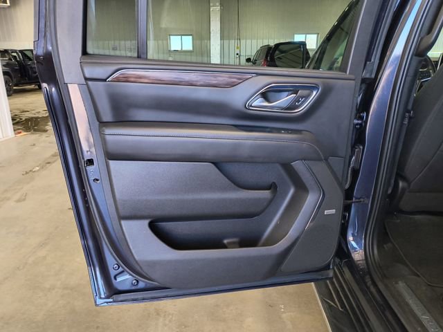 Used 2022 Chevrolet Suburban LT w/ Luxury Package AWD/4WD image 23