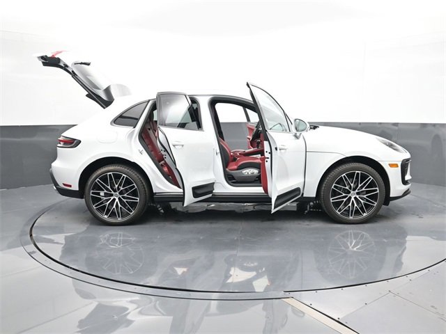 New 2026 Porsche Macan image 32