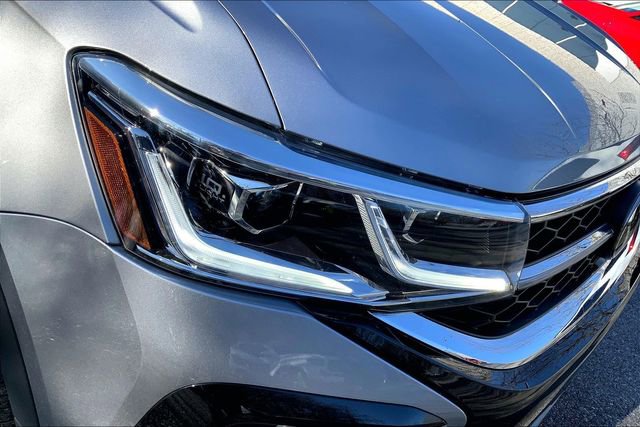 Used 2023 Volkswagen Taos SEL image 26