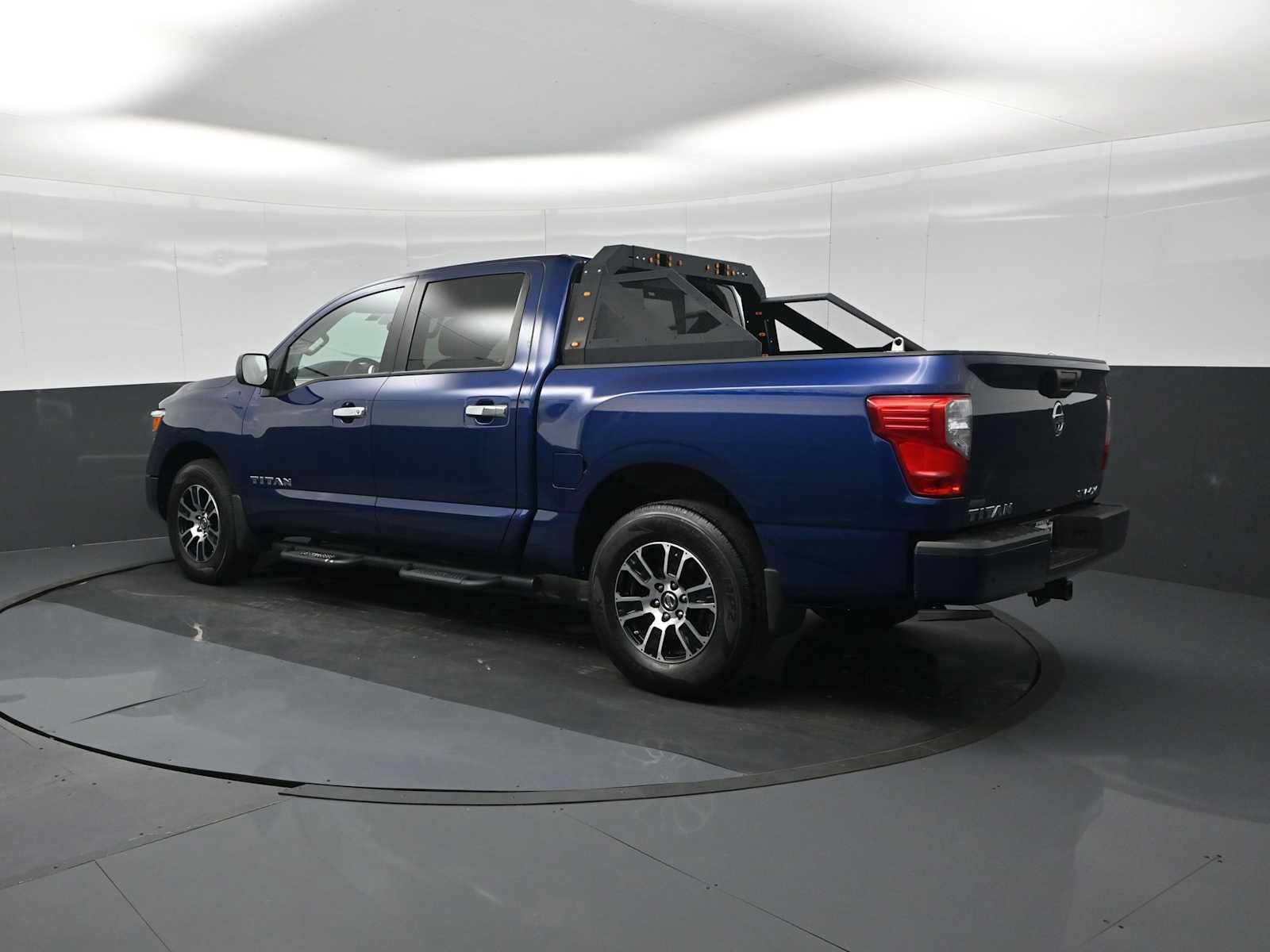 Used 2021 Nissan Titan SV w/ Accessory Utility Package AWD/4WD image 7