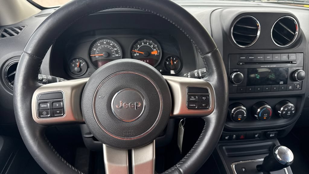 Used 2015 Jeep Patriot Latitude AWD/4WD image 21