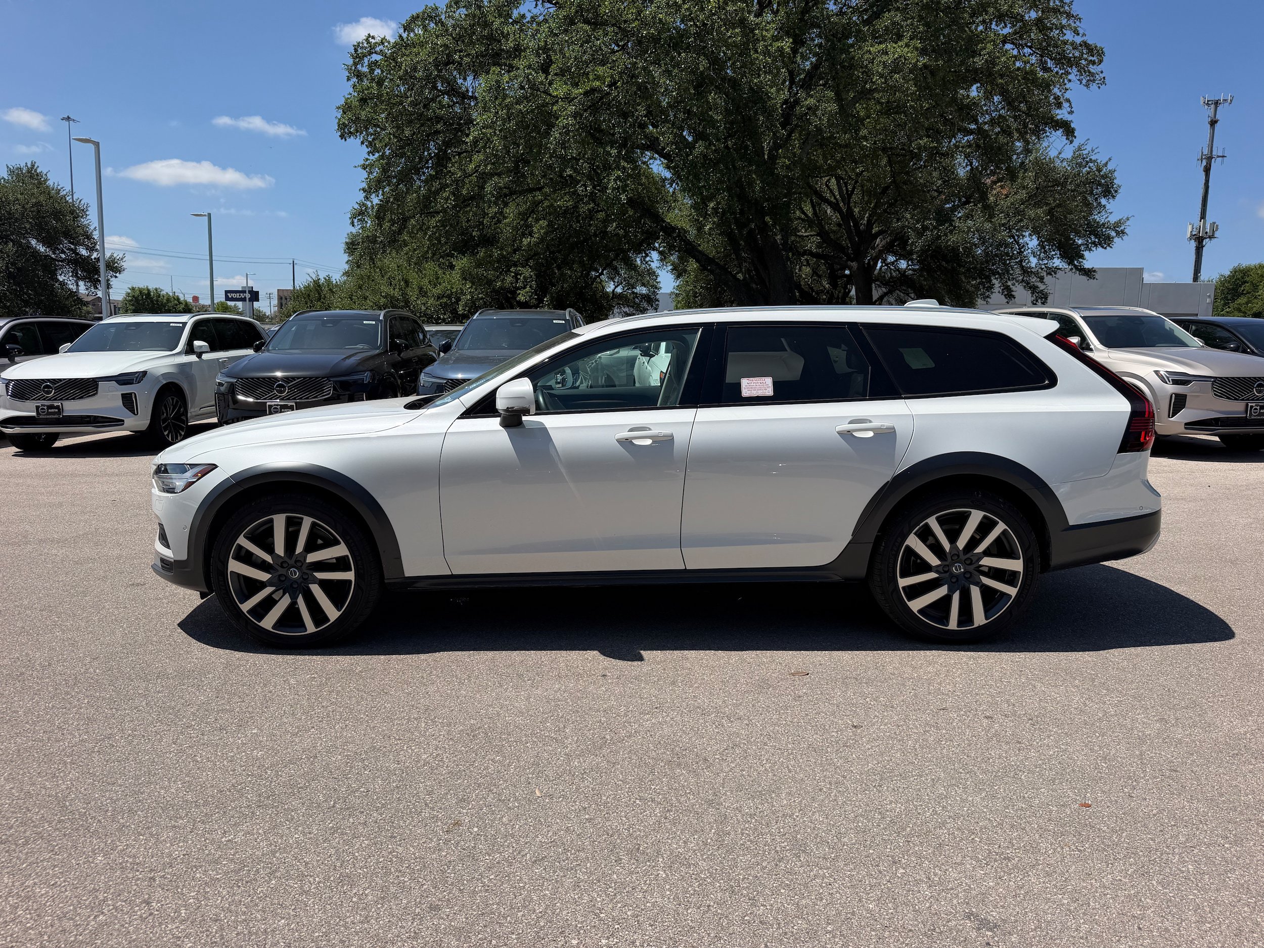 Used 2021 Volvo V90 T6 Cross Country w/ Advanced Package AWD/4WD image 3