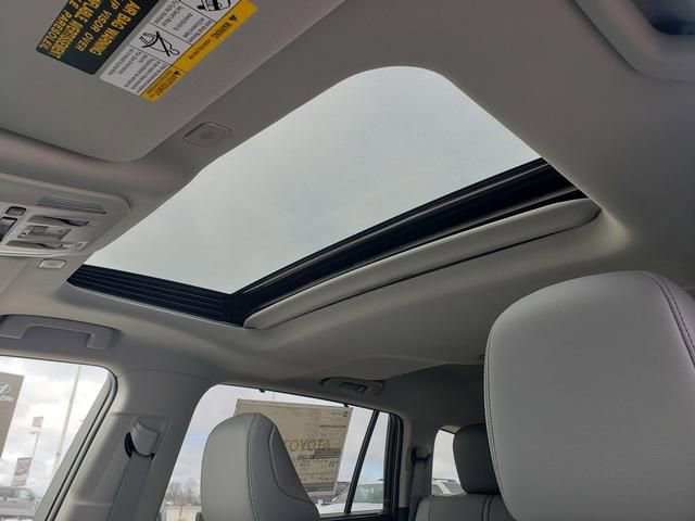 New 2026 Toyota Highlander Limited image 17