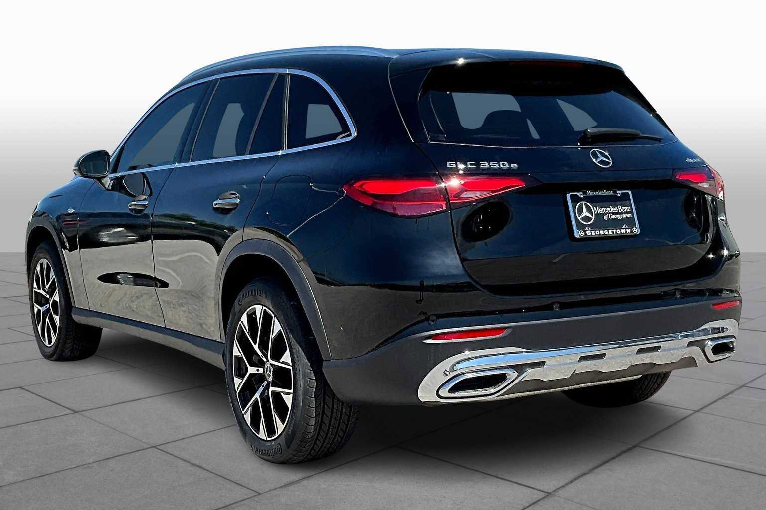 Used 2025 Mercedes-Benz GLC 350e 4MATIC image 4