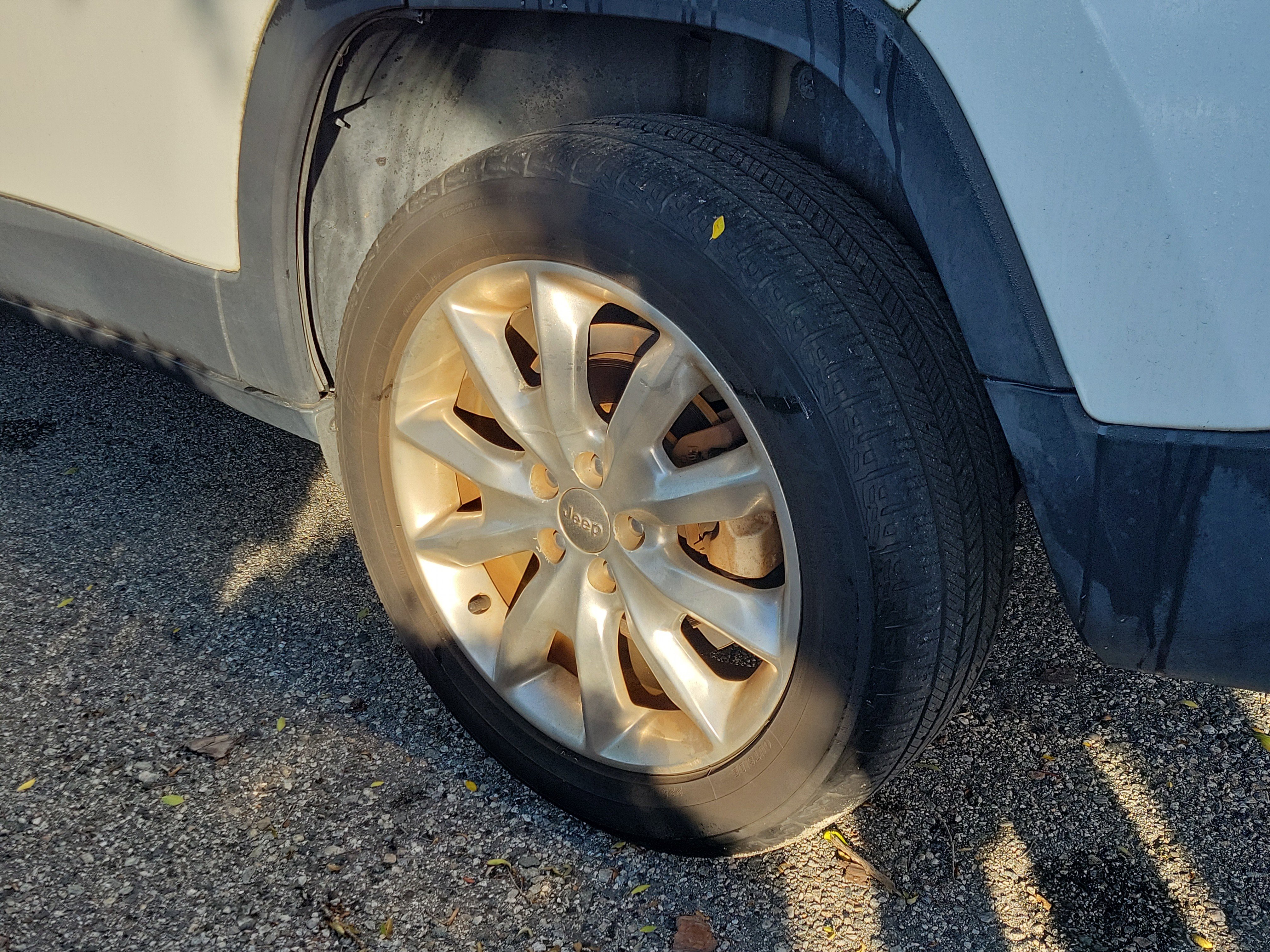 Used 2017 Jeep Cherokee Limited image 23