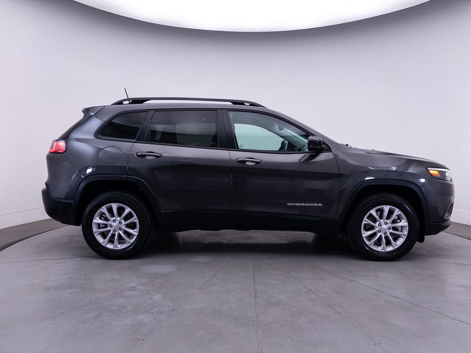 Used 2022 Jeep Cherokee Latitude Lux w/ Sun & Sound Group AWD/4WD image 41