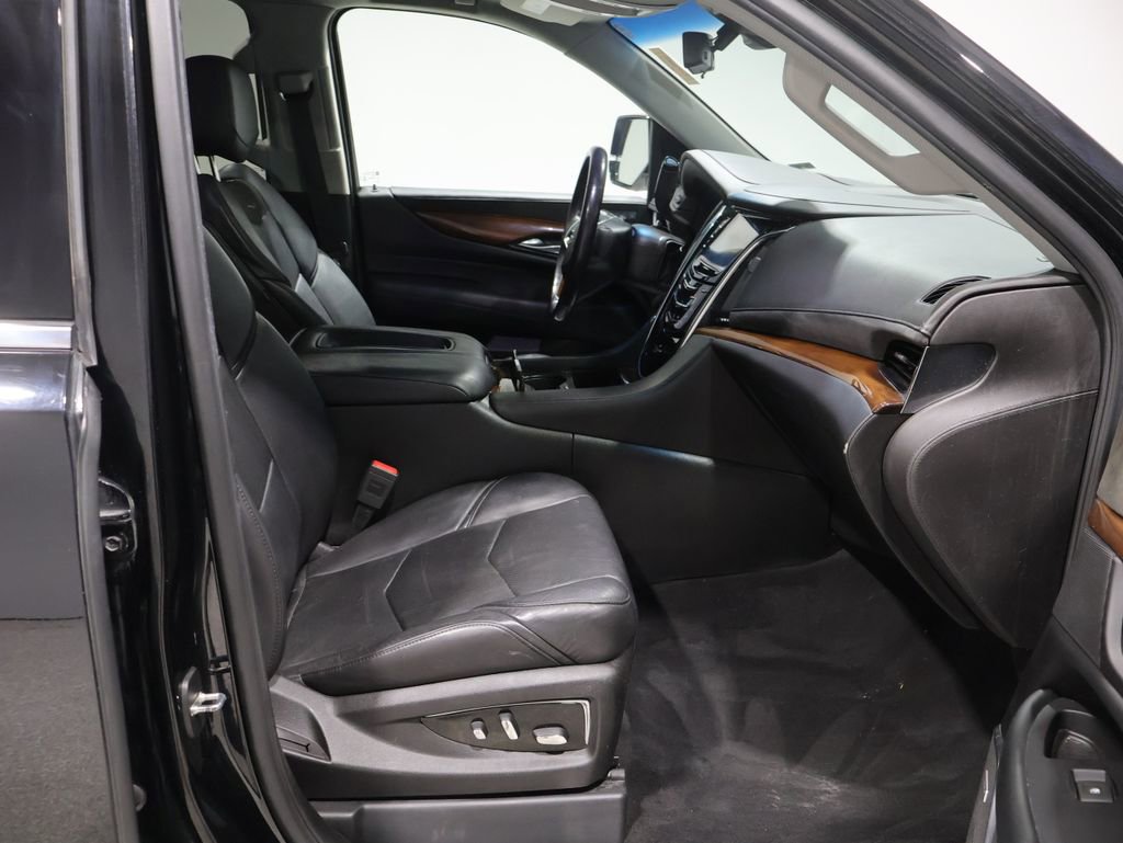 Used 2018 Cadillac Escalade ESV Premium Luxury AWD/4WD image 28