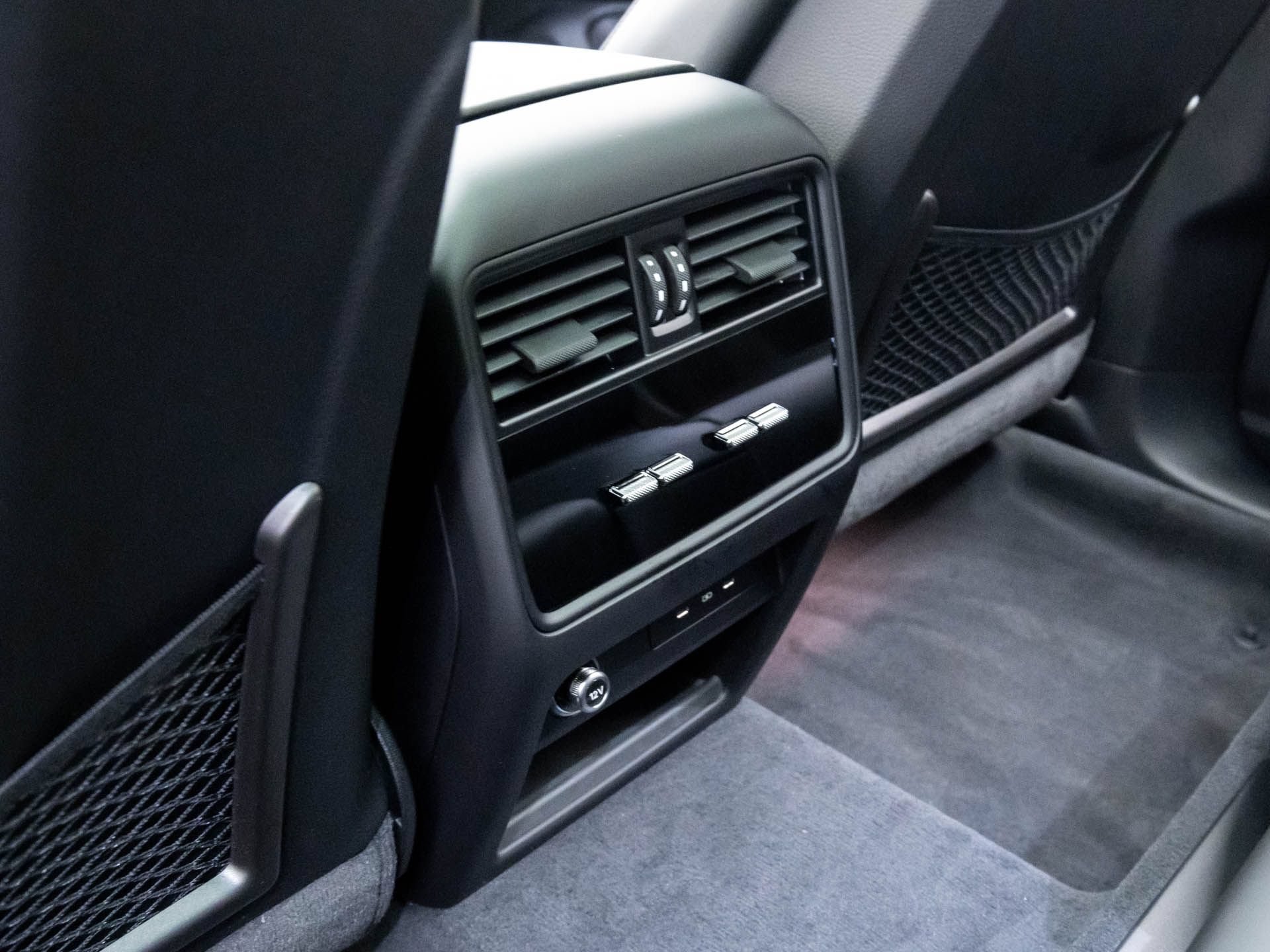 Certified 2025 Porsche Cayenne E-Hybrid Coupe AWD/4WD image 17