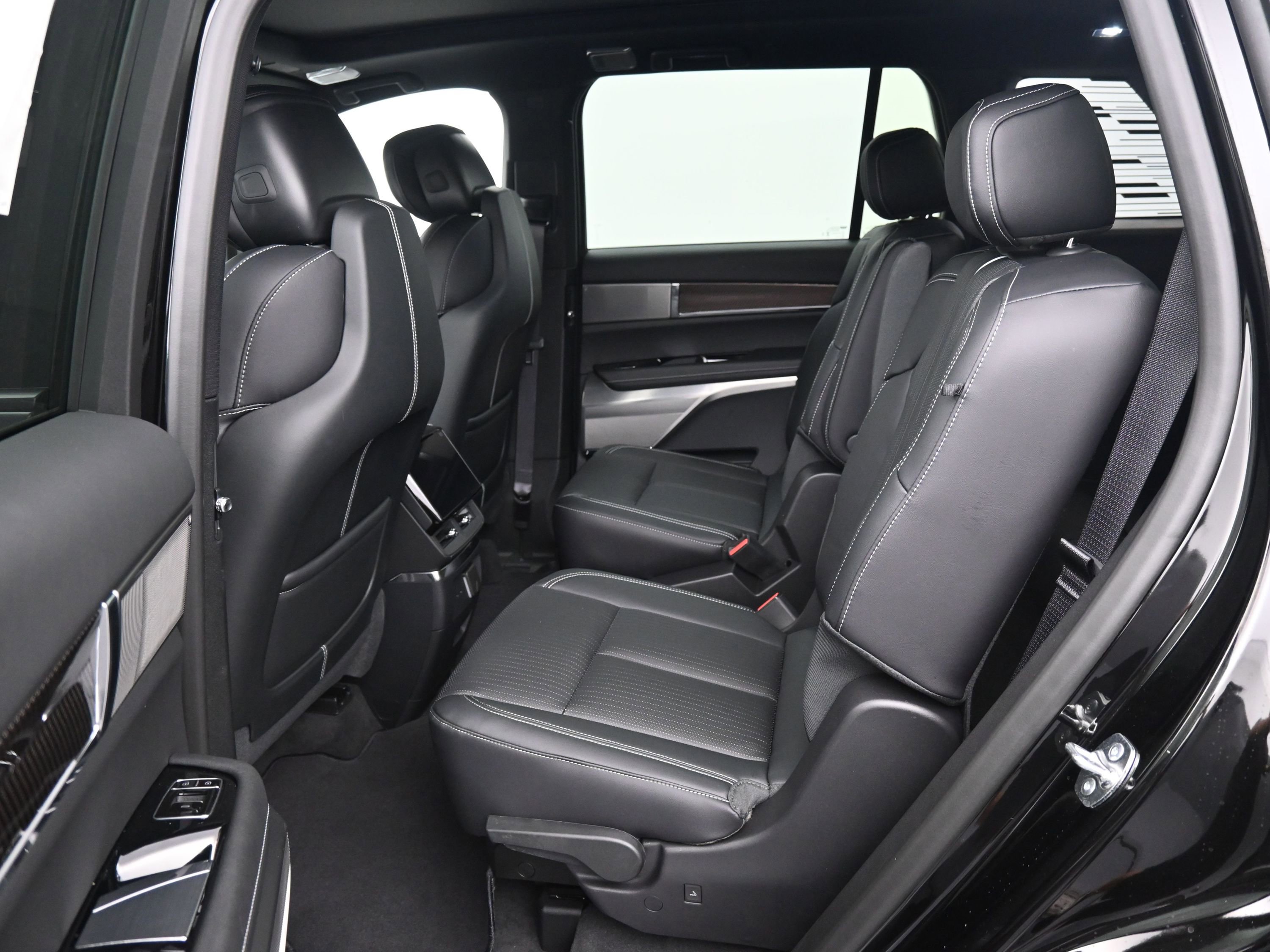 New 2026 Cadillac Vistiq Sport w/ LPO, Floor Liner Package image 9