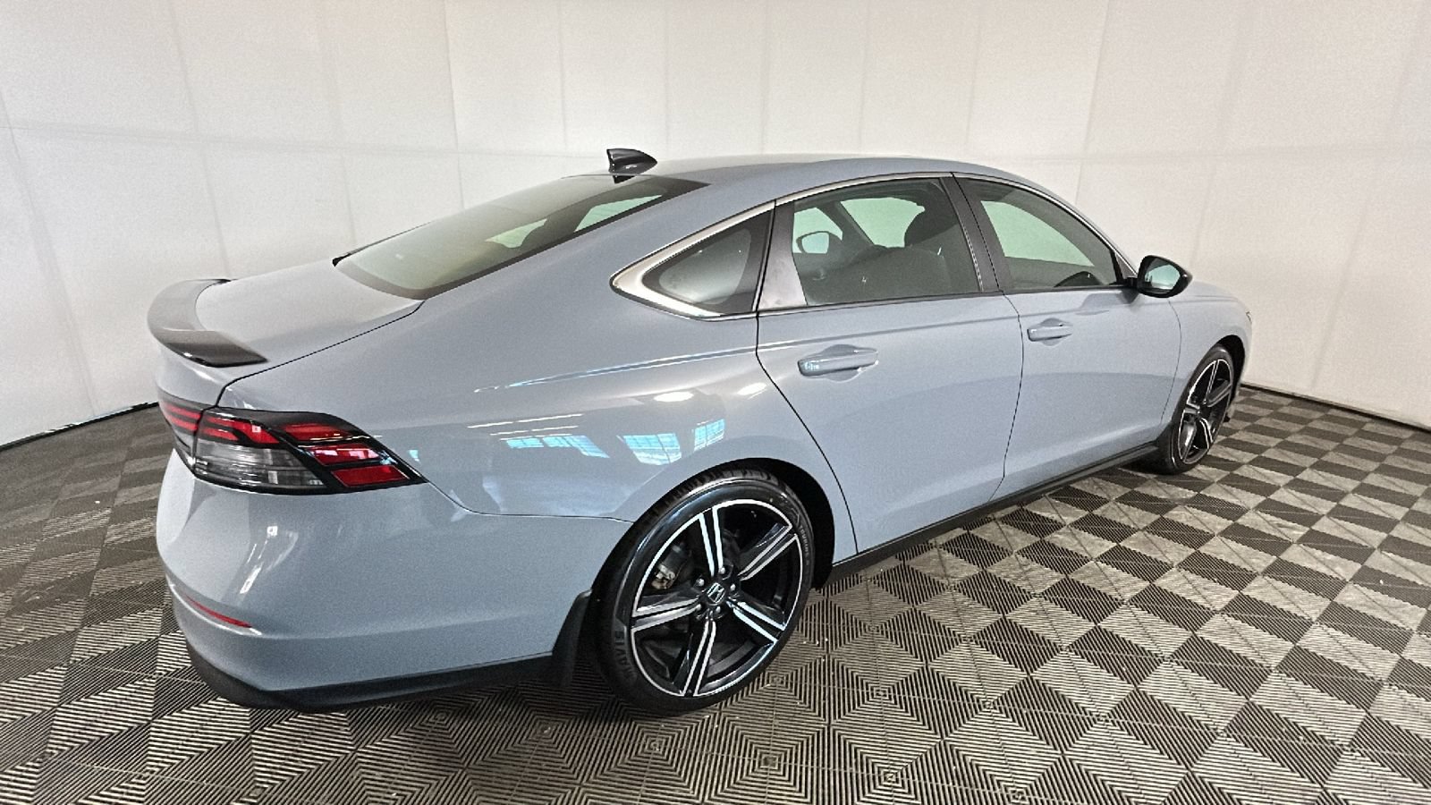 Used 2023 Honda Accord Sport image 2